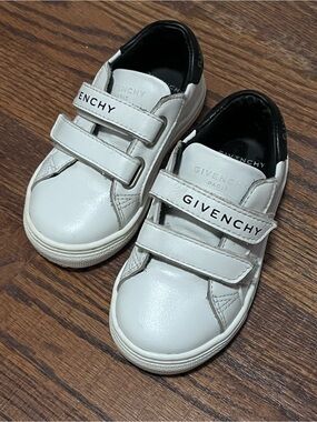 Givenchy Kids White Leather Velcro Low-Top Sneakers with Black Heel